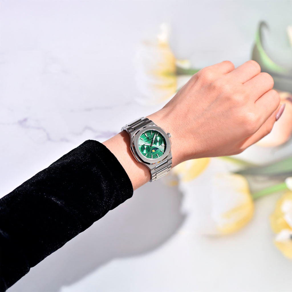 Pagani Design Le mans Green - On the wrist
