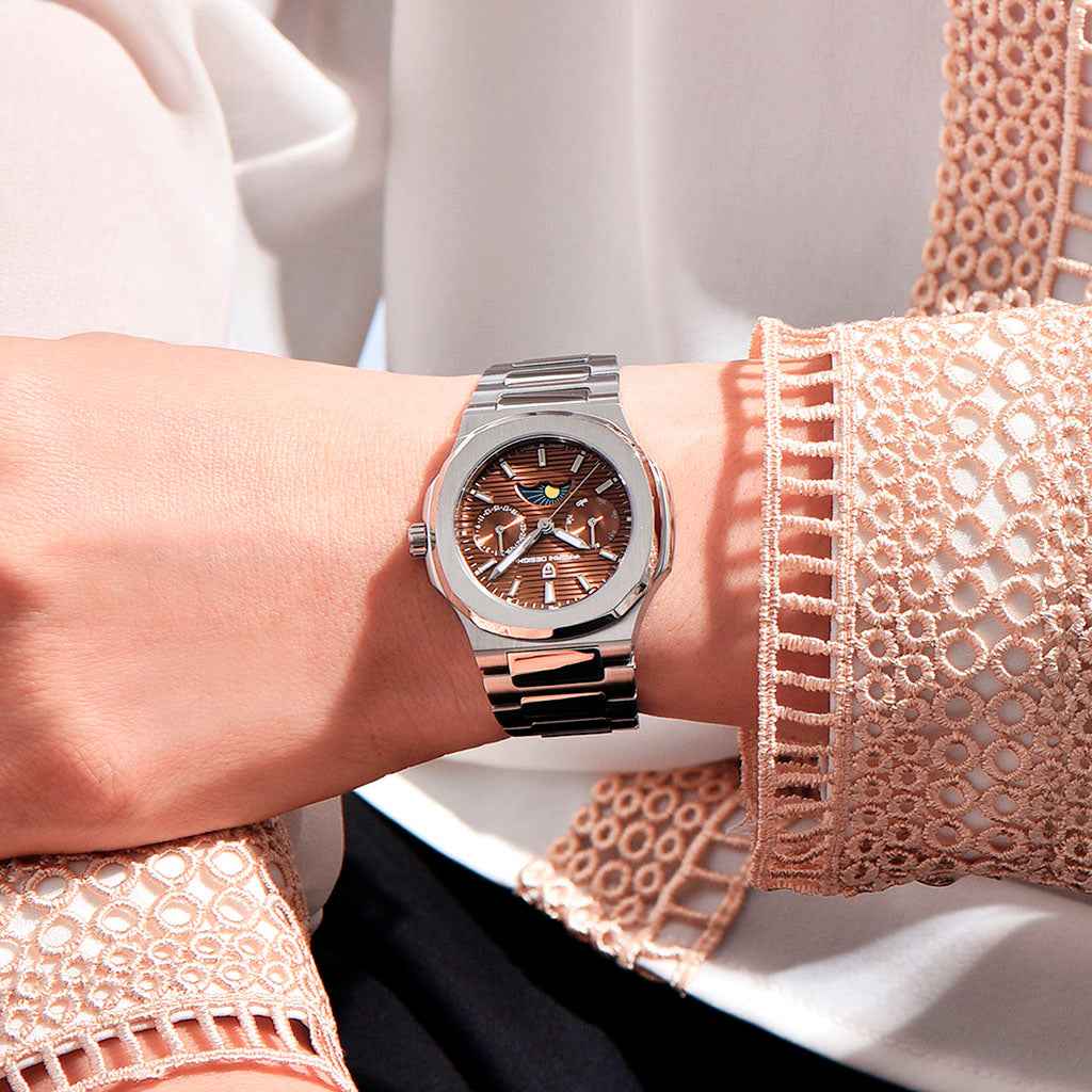 Pagani Design Le mans Brown - On the wrist